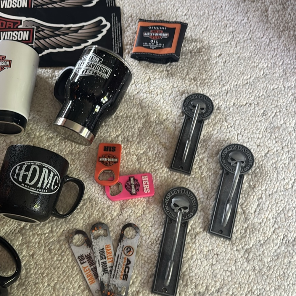 Harley-Davidson Black and Silver Party Set - Picture 4 of 7